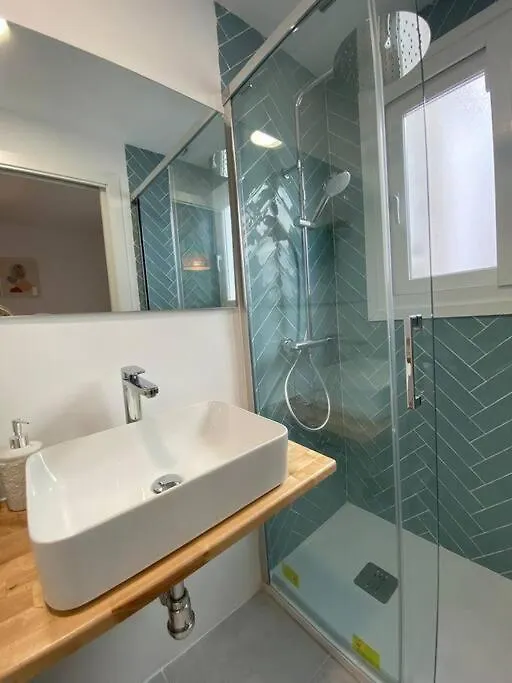 Stylish Seaside 3 Bed Apartment With Terrace + Sea View Benalmádena 0*,  Spanien