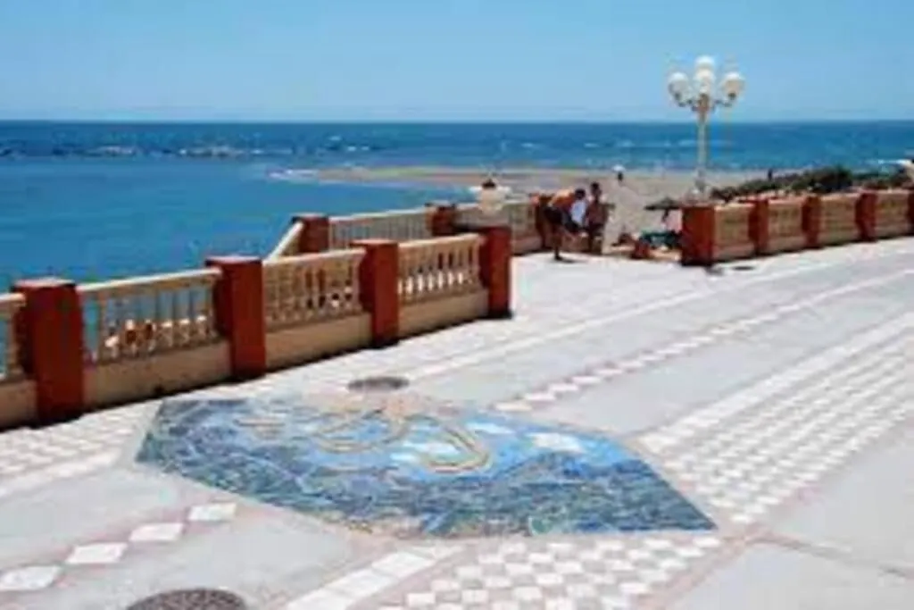 Stylish Seaside 3 Bed Apartment With Terrace + Sea View Benalmádena