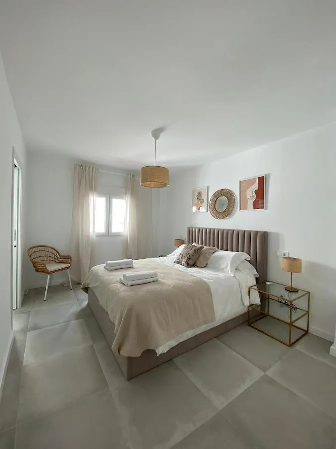 Stylish Seaside 3 Bed Apartment With Terrace + Sea View Benalmádena Spanien